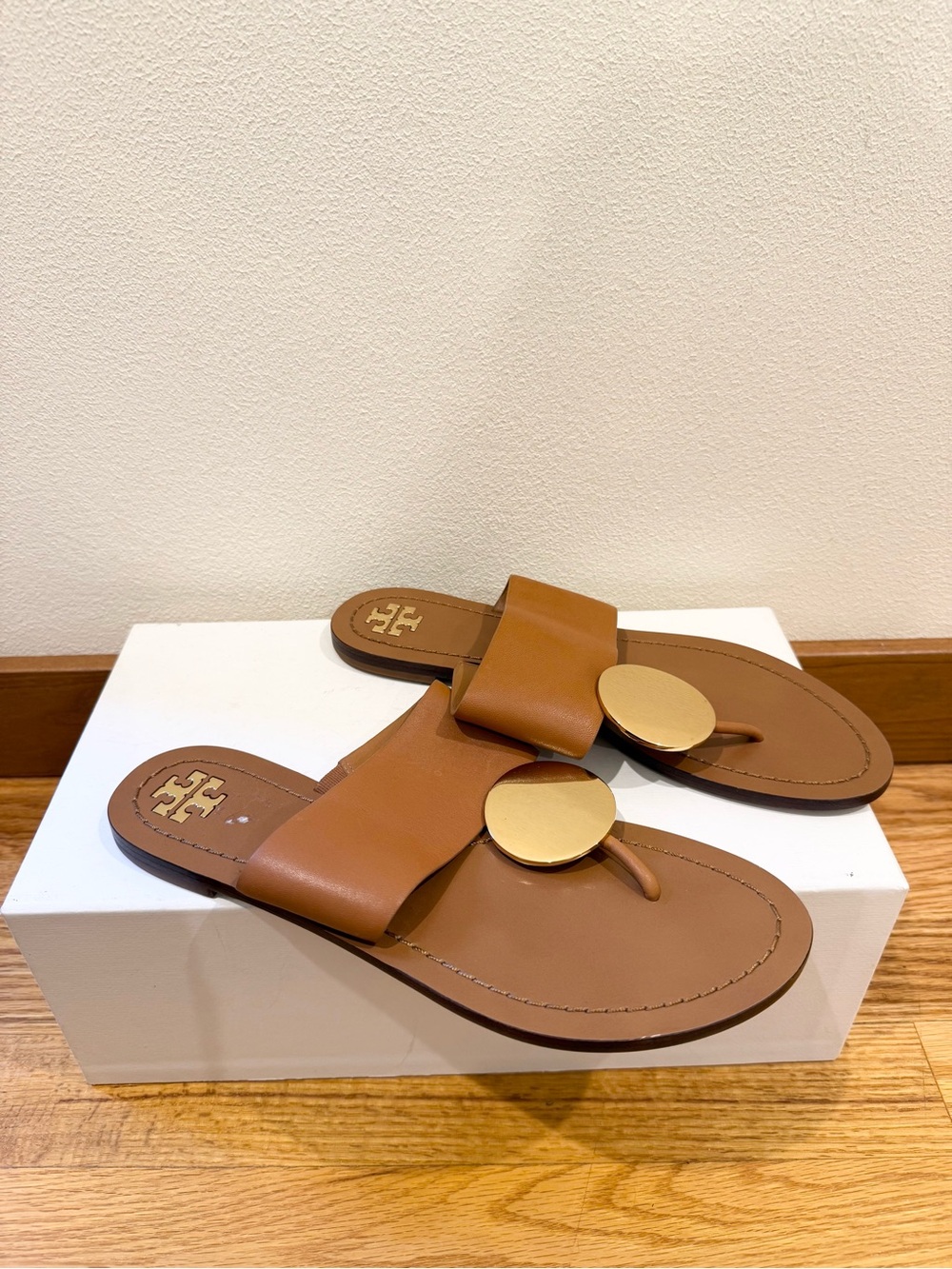 Tory Burch Patos Disk Leather Sandal Mou Brown Flats 8 (worn Once)